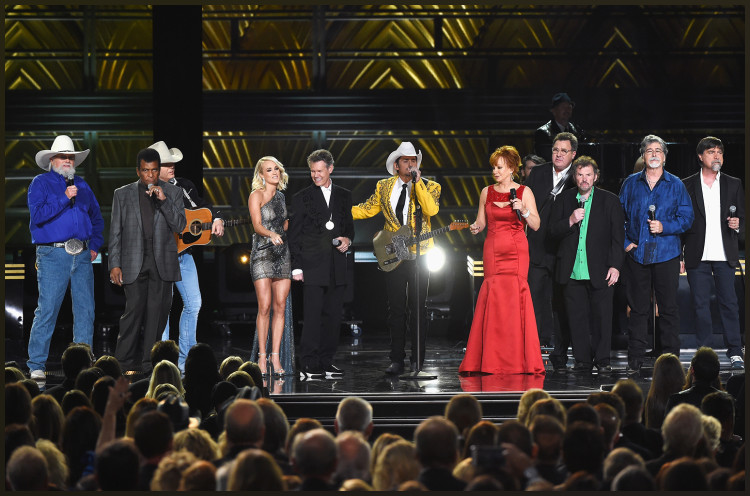 CMA Awards 2016: Star-Studded Cast Sings Massive Medley to Open Show | Billboard